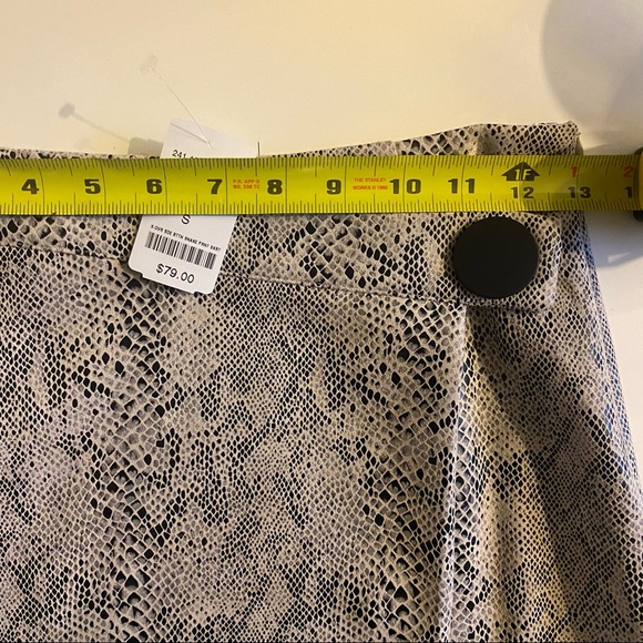 M Boutique snake print mini skirt, size S - Picture 4 of 5